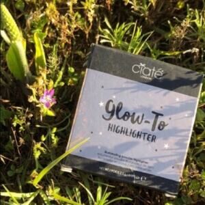 CIATÉ LONDON Glow-To Highlighter in Moondust